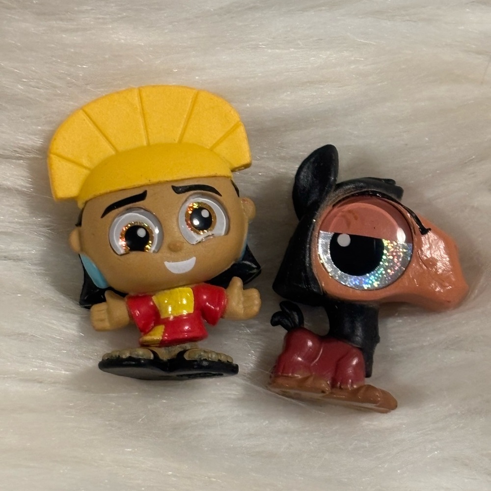 Disney Doorables Emporers New Groove Kuzco and Llama Figure Set